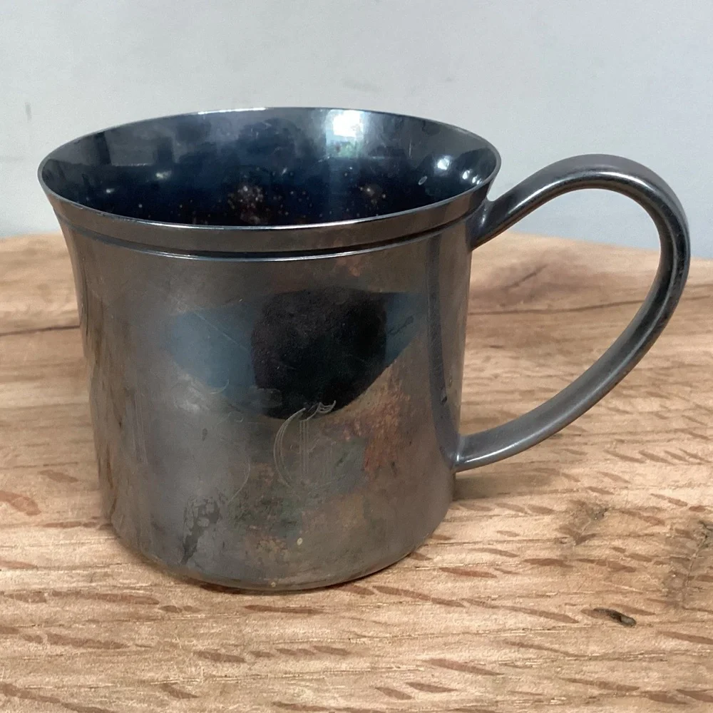 ⚫️ Vintage - Silver Plate Baby’s - Toddlers Cup with Cute Bear Design on base